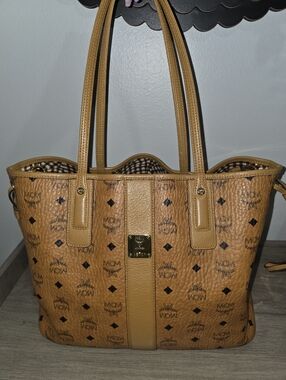 MCM LIZ REVERSIBLE SHOPPER